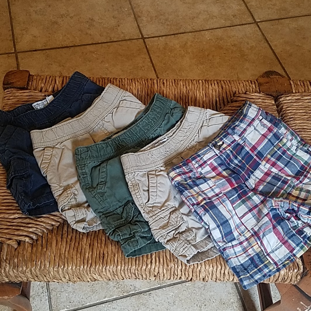 5 pair of Children's Place shorts